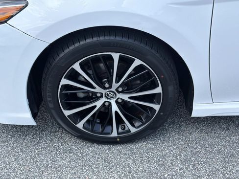 Used 2019 Toyota Camry SE FWD image 11