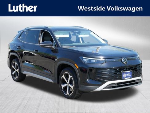 Certified 2025 Volkswagen Tiguan SE w/ Panoramic Sunroof Package AWD/4WD image 1