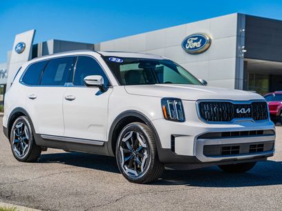 Used 2023 Kia Telluride EX w/ EX Captain's Chair Package