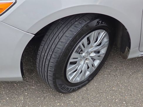 Used 2012 Toyota Camry LE image 33