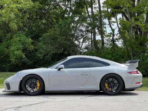 Used 2018 Porsche 911 GT3 w/ Sport Chrono Package RWD image 2