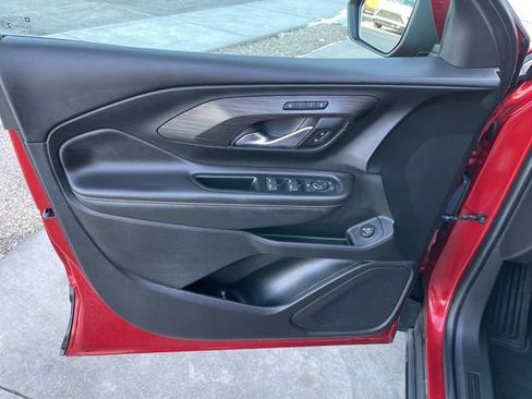 Used 2022 GMC Terrain SLT w/ Elevation Edition image 15