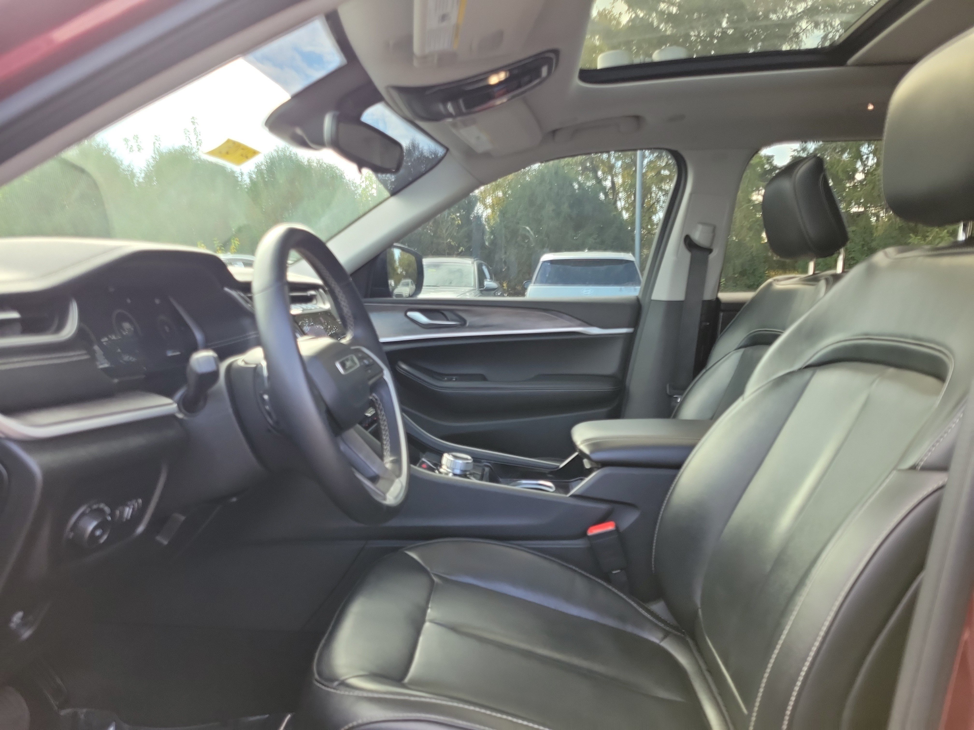 Used 2021 Jeep Grand Cherokee L Limited AWD/4WD image 15