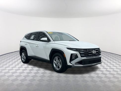 Used 2025 Hyundai Tucson SE image 4