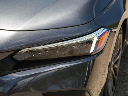 Used 2022 Honda Civic Touring image 9
