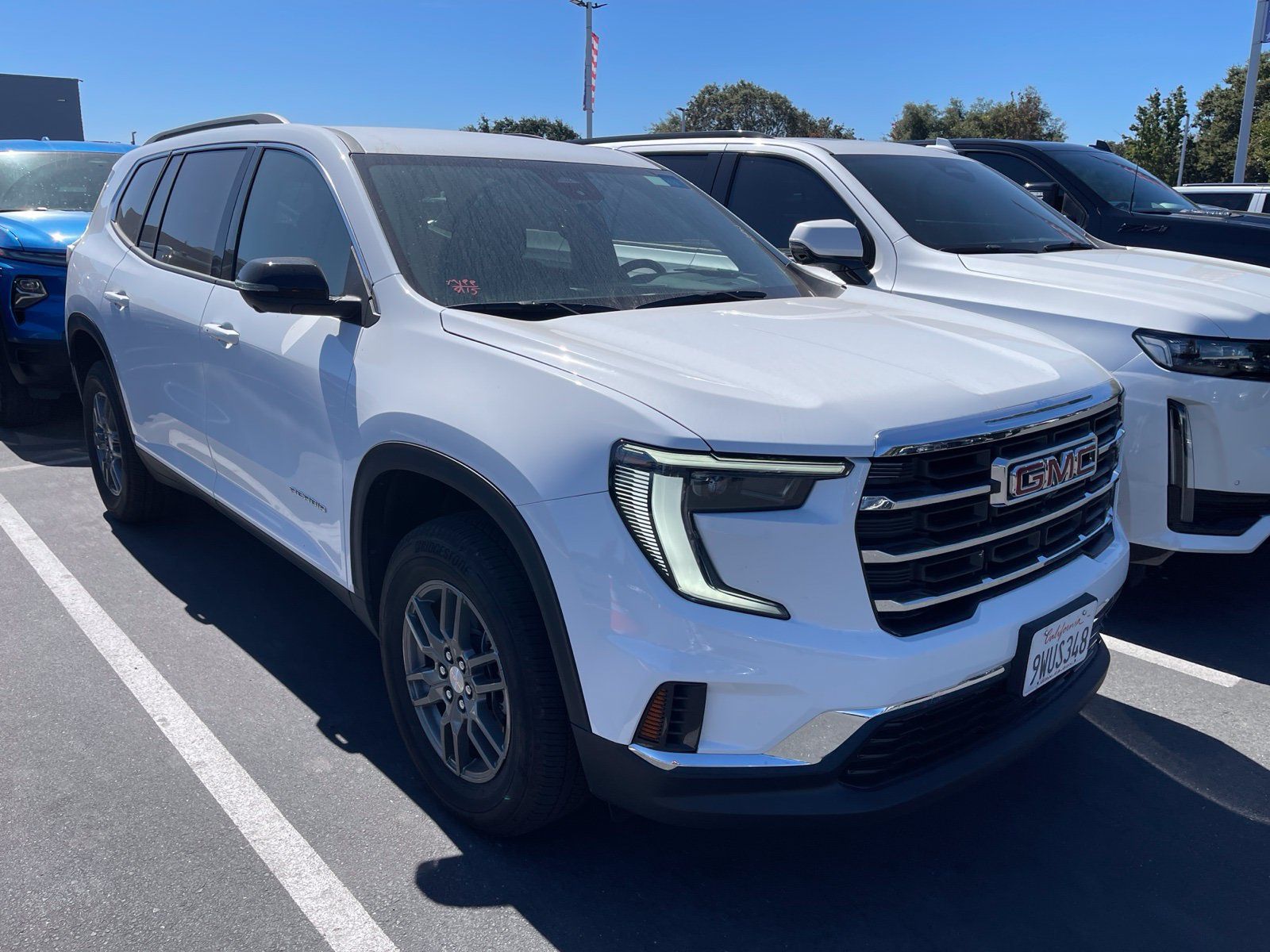 Used 2026 GMC Acadia Elevation FWD image 1