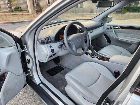 Used 2001 Mercedes-Benz C 320 Sedan image 26