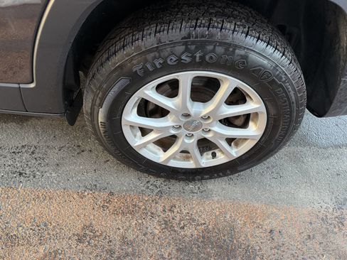 Used 2017 Jeep Cherokee Latitude w/ Comfort/Convenience Group image 25