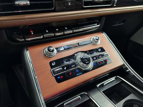 Used 2020 Lincoln Aviator Reserve w/ Equipment Group 202A AWD/4WD image 16