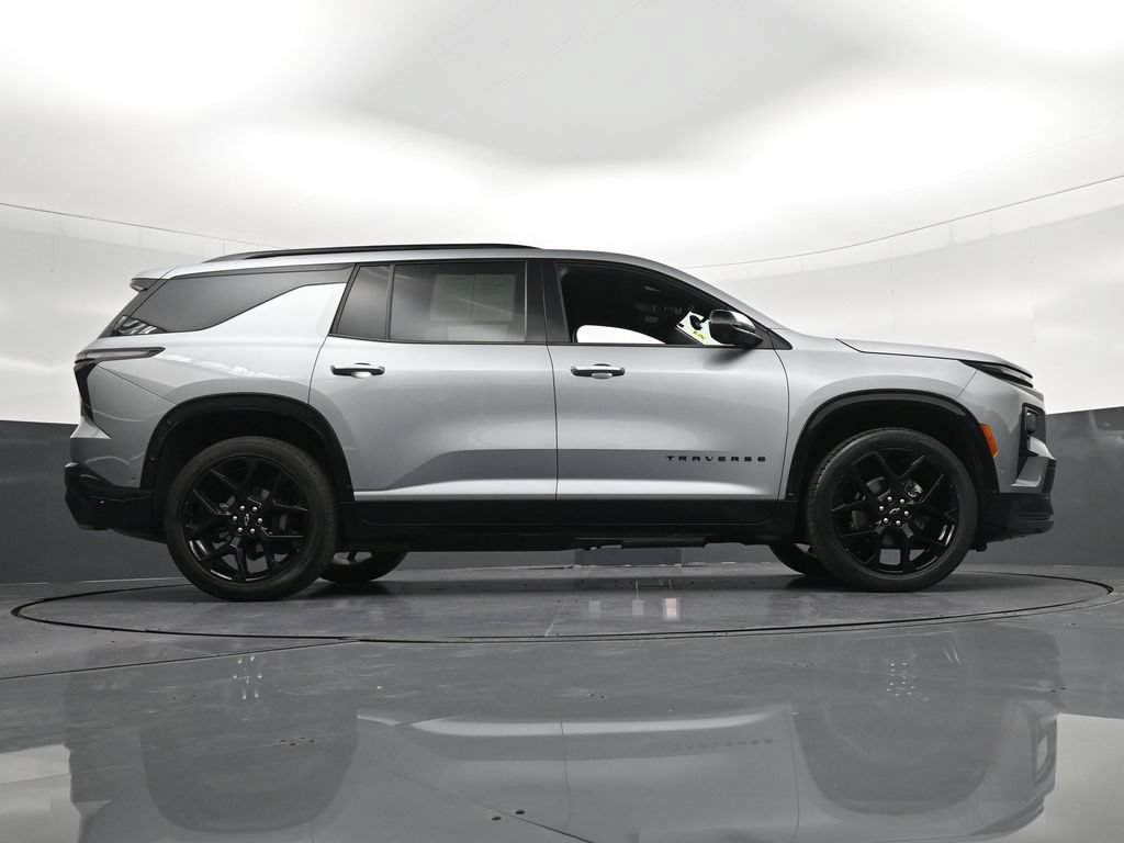Used 2024 Chevrolet Traverse RS FWD image 30