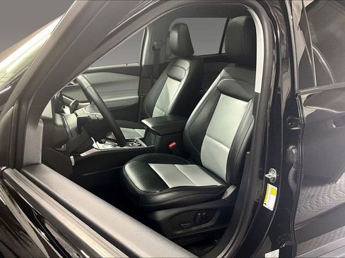 Used 2023 Ford Explorer XLT w/ Equipment Group 202A AWD/4WD image 14