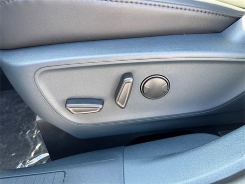 New 2025 Ford Maverick Lariat w/ Black Appearance Package image 15