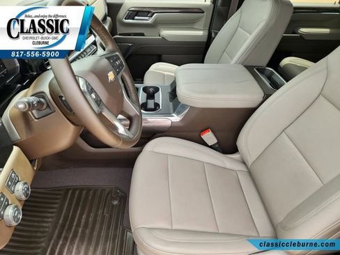 Used 2024 Chevrolet Silverado 2500 LTZ w/ LTZ Convenience Package AWD/4WD image 14