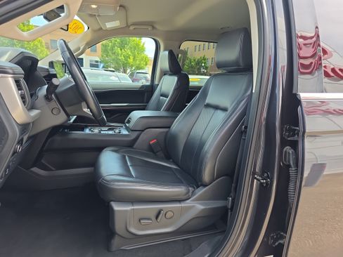 Used 2024 Ford Expedition XLT AWD/4WD image 11