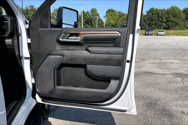 Used 2024 Chevrolet Silverado 2500 High Country w/ High Country Premium Package AWD/4WD image 29
