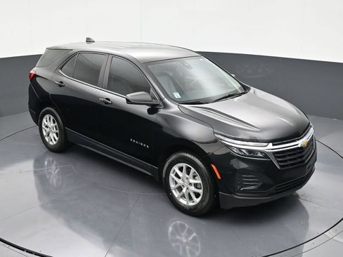Used 2023 Chevrolet Equinox LS FWD image 18