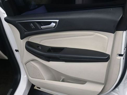 Used 2015 Ford Edge Titanium FWD image 22