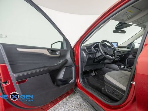 Used 2022 Ford Escape SE FWD image 10