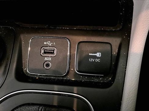 Used 2021 Jeep Cherokee Latitude Lux w/ Sun & Sound Group AWD/4WD image 31