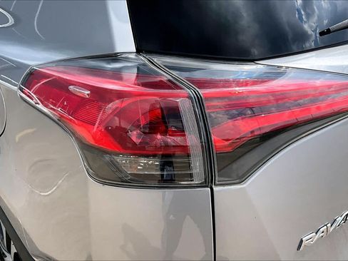 Used 2017 Toyota RAV4 LE FWD image 29