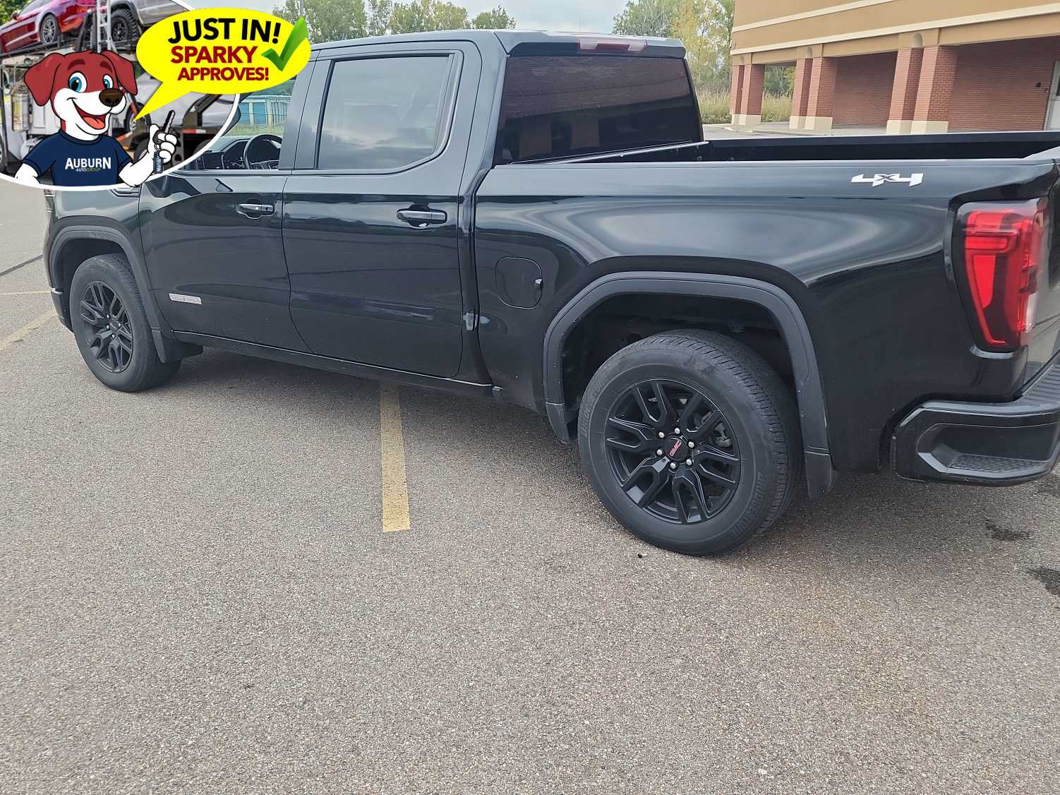 Used 2024 GMC Sierra 1500 Elevation AWD/4WD image 3