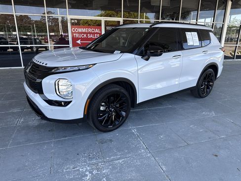 Used 2024 Mitsubishi Outlander SEL Black Edition image 4