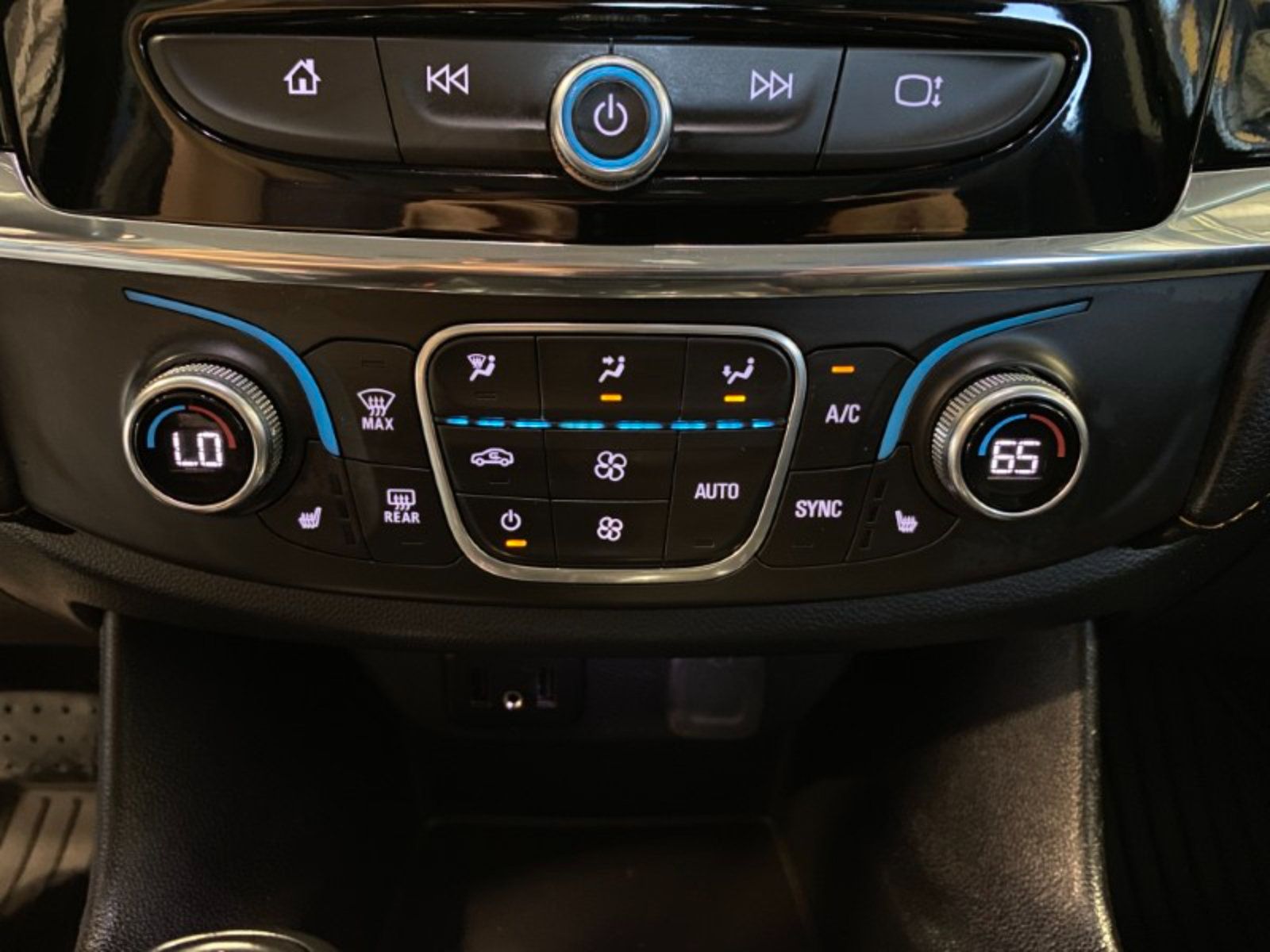 Used 2018 Chevrolet Traverse LT AWD/4WD image 40
