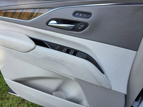 Used 2022 Cadillac Escalade Sport Platinum RWD image 26