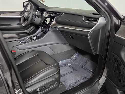 New 2025 Jeep Grand Cherokee Limited w/ Trailer Tow Package image 38