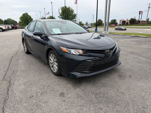Used 2019 Toyota Camry LE w/ Convenience Package FWD image 2