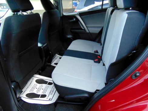 Used 2018 Toyota RAV4 XLE w/ Plus Extra Value Package image 19