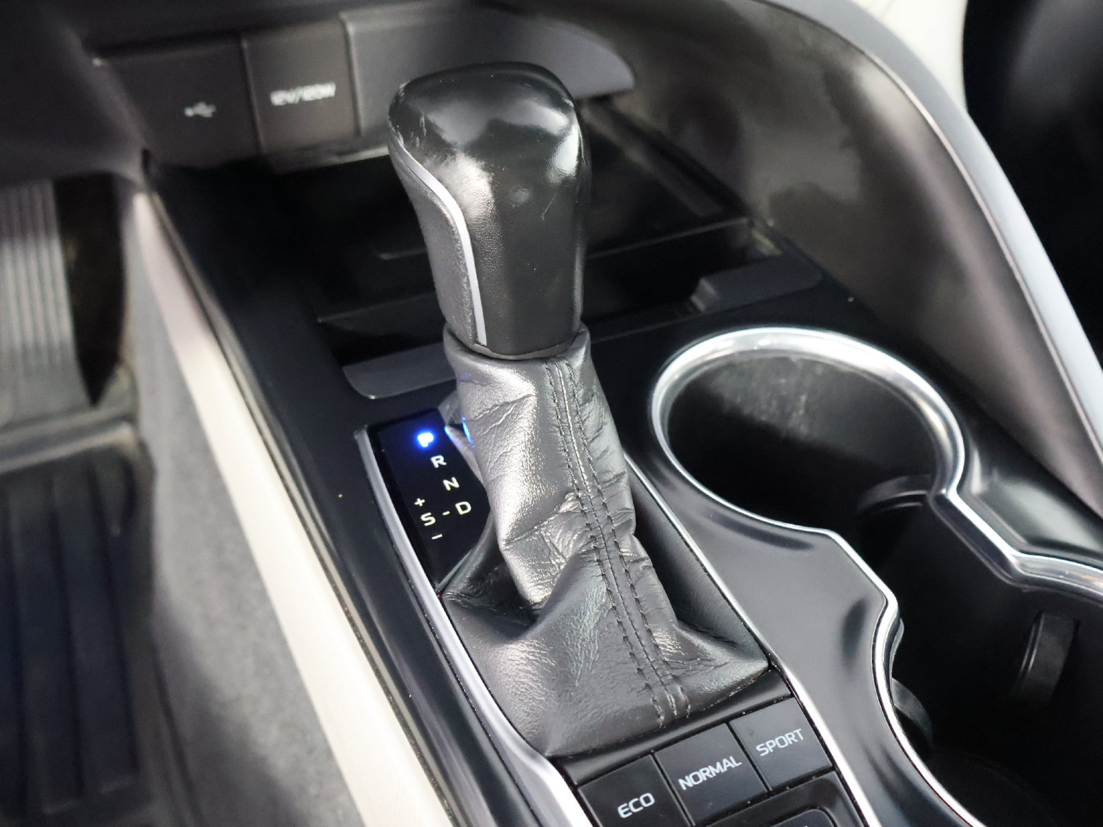 Used 2020 Toyota Camry XLE FWD image 36
