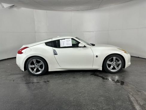 Used 2009 Nissan 370Z Touring image 13