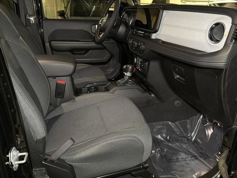 Used 2024 Jeep Wrangler Unlimited Sahara AWD/4WD image 10
