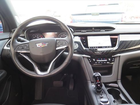 Used 2024 Cadillac XT6 Premium Luxury w/ Technology Package image 21