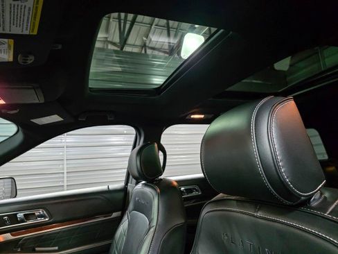 Used 2017 Ford Explorer Platinum image 19