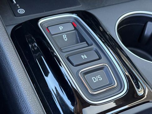 Certified 2025 Honda Pilot Touring image 16