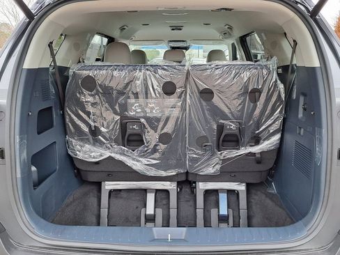 New 2026 Kia Carnival EX FWD image 14