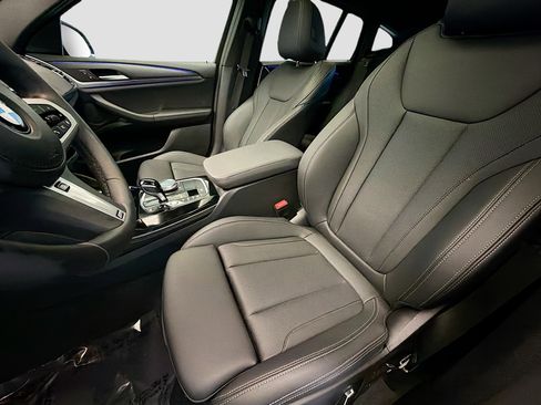 Used 2025 BMW X4 xDrive30i w/ Premium Package image 11