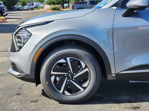 New 2025 Kia Sportage LX image 7