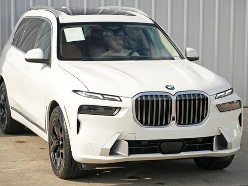Used 2023 BMW X7 xDrive40i w/ Premium Package image 58