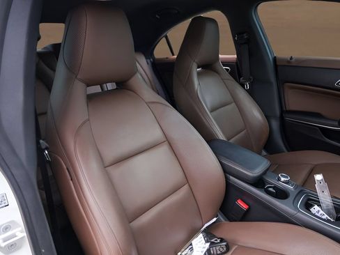 Used 2018 Mercedes-Benz CLA 250 image 30