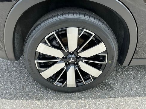 Used 2025 Mitsubishi Outlander AWD image 10