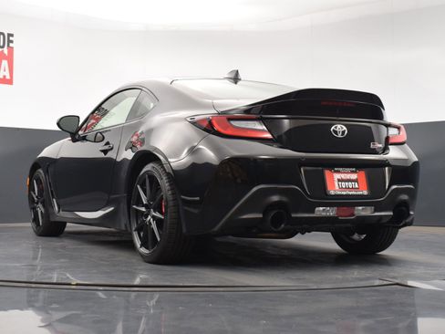 Used 2025 Toyota GR86 Premium w/ Performance Package image 28