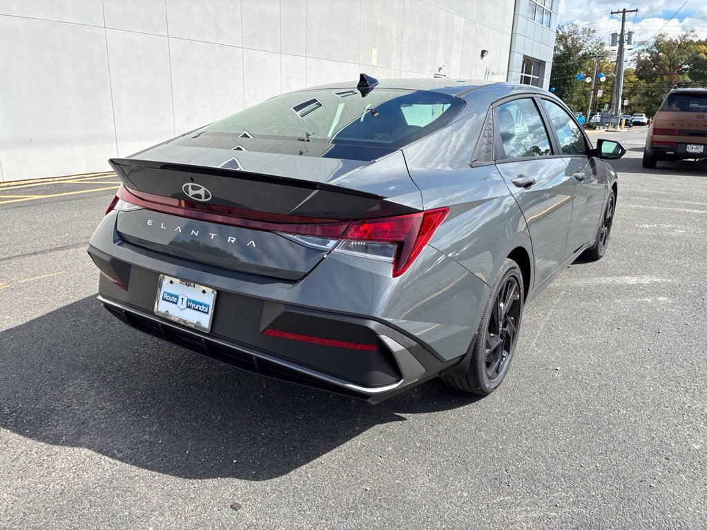 New 2026 Hyundai Elantra SEL Sport FWD image 7
