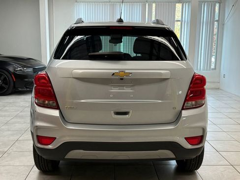 Used 2020 Chevrolet Trax LT w/ LT Convenience Package image 8