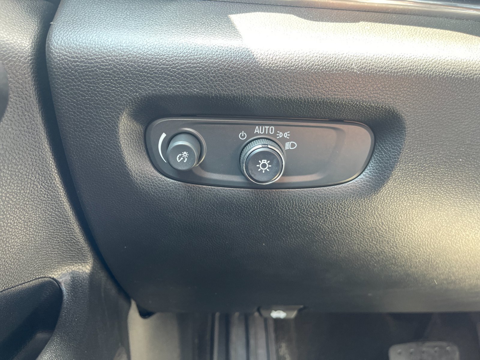 Used 2023 Chevrolet Traverse LT FWD image 31