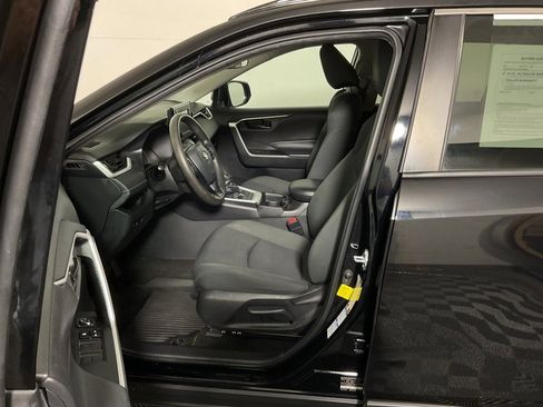 Used 2021 Toyota RAV4 LE image 18