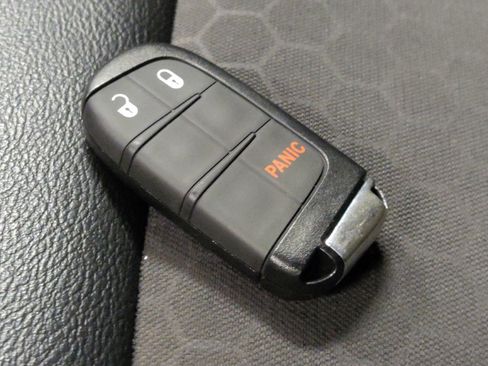 Used 2019 Jeep Compass Latitude FWD image 32