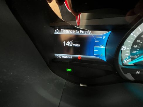 Used 2015 Ford Fusion SE w/ Equipment Group 202A FWD image 17
